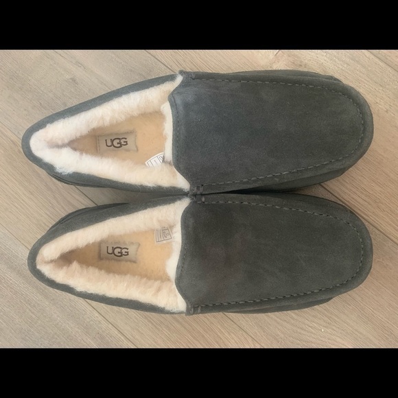 Ugg MENS ASCOT NEW CHARCOAL SLIPPER AUTHENTIC. - Picture 2 of 5